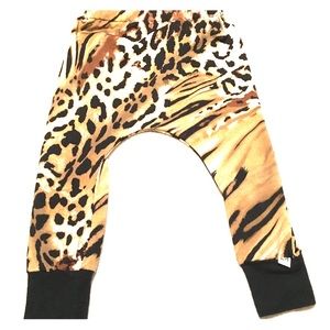 No size tag. ZM apparel fit best 12/24 months EEUC